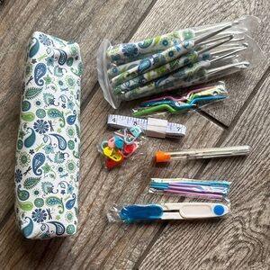 Paisley Crochet Hook Set with Case New never been used